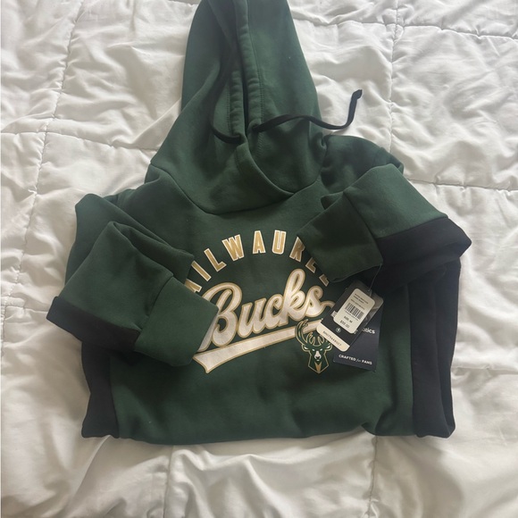 Fanatics Sweaters - Women's Fantactic Milwaukee Bucks hoodie